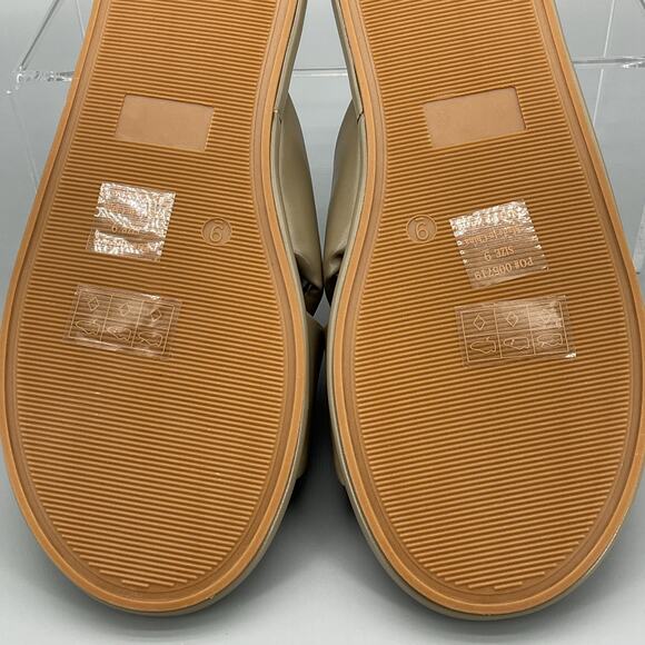 NEW Journee Collection Women’s Addilynn Puff Flat Sandals Green Size 9 - Picture 10 of 10